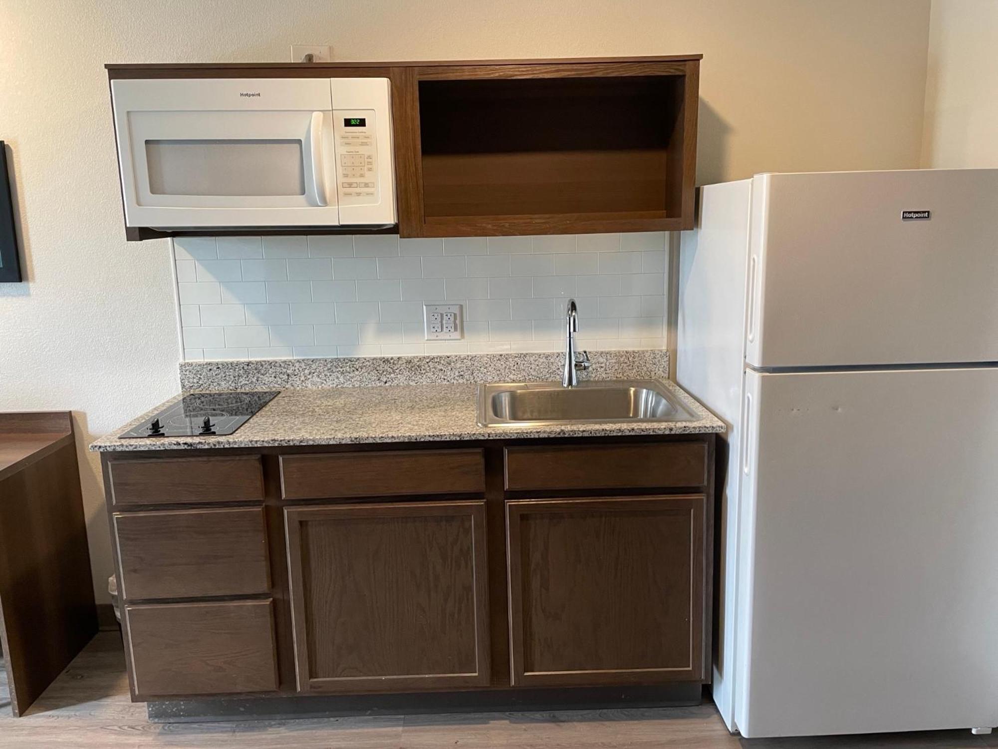 Woodspring Suites Detroit Мадисън Хайтс Екстериор снимка